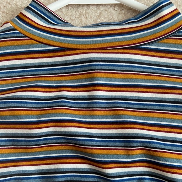 striped mock neck long sleeve - Picture 2 of 3